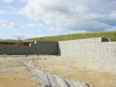 Geisenhausen Sportplatz, Hangsicherung