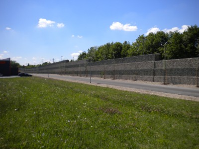 Augsburg Sheridan-Park, Lärmschutzgabionen