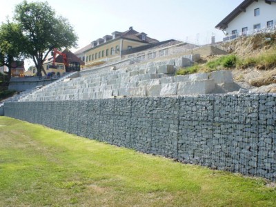 Büchlberg Sportplatz, Hangsicherung