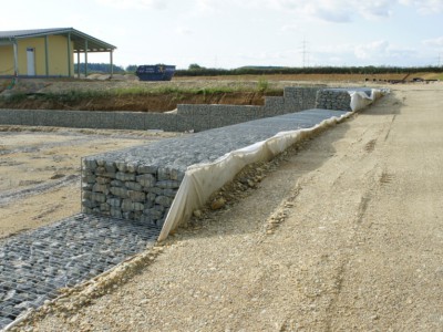 Geisenhausen Sportplatz, Hangsicherung