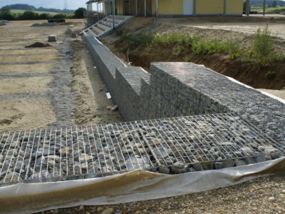 Geisenhausen Sportplatz, Hangsicherung