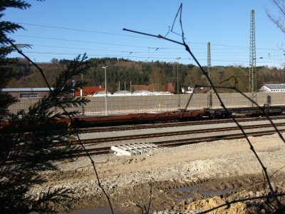 Vilshofen a. Donau, Lärmschutzgabionen, Neubau der Lärmschutzwand mit Gabionen, am Bahnhof Seite Bahnhofstraße.