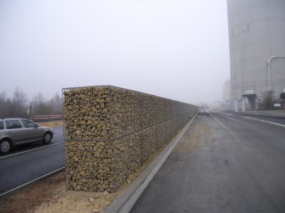 Regensburg Grünthaler Brücke, Zaun-Gartenanlage